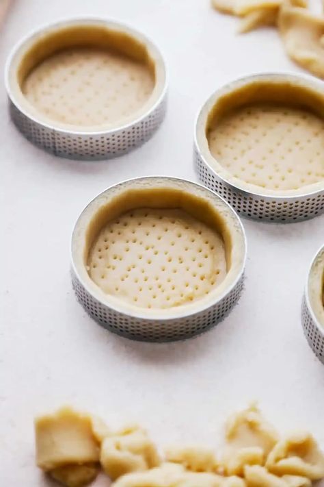 Tart dough in mini perforated tart rings. How To Make Tart, Mini Tart Shells, Bean Pie, Orange Jam, Mini Tart Pans, Tart Dough, Frangipane Tart, Orange Blossom Honey, Tart Molds