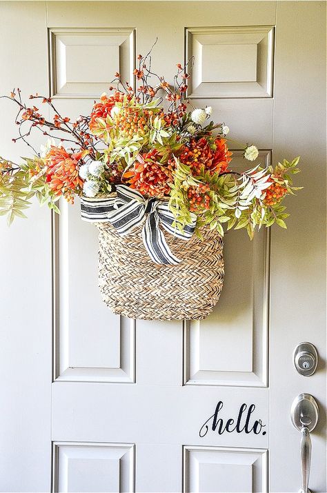 French Farmhouse Style Fall Bedroom - Easy Ideas - shabbyfufu.com Fall Front Door Decorations, Fall Front Door Wreaths, Fall Porch Decor Ideas, Front Door Baskets, Fall Basket, Pumpkins Decor, Fall Front Door Decor, Decor Leaves, Easy Fall Wreaths