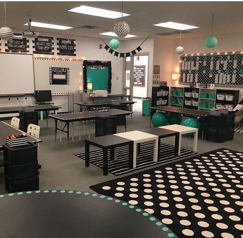 Great look, don’t know about creating black table tops, but the small black and white alternating tables are an easy find at ikea for very little cost. Classroom Decoration Ideas, White Classroom, Flexible Seating Classroom, Elementary Classroom Themes, Classroom Decor Middle, Middle School Classroom Decor, Classroom Arrangement, Classroom Decor High School, Diy Classroom Decorations