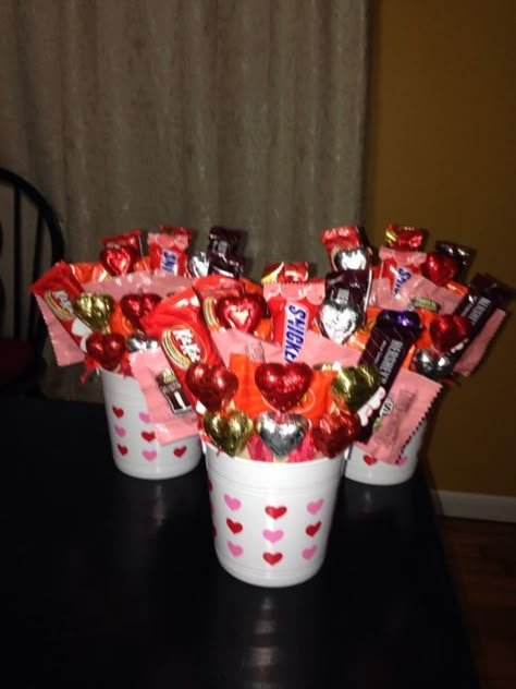 Valentines Day Bouquet, Simple Valentines Gifts, Gifts For Boyfriends, Friend Valentine Gifts, Valentines Day Gifts For Friends, Valentines Day Baskets, Valentine Gift Baskets, Valentine Baskets, Valentine Bouquet