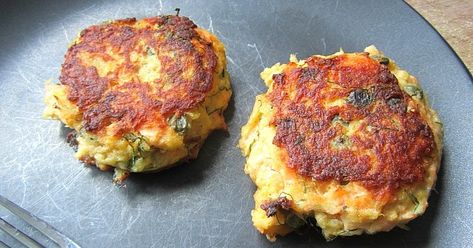 Fish Patties Recipes Mashed Potatoes, Potato Salmon Cakes, Air Fryer Fish Cakes Recipe, Salmon Patties Made With Mashed Potatoes, Salmon Patties With Mashed Potatoes, Salmon Potato Patties, Potato Crab Cakes, Salmon Potato Cakes, Match Recipes