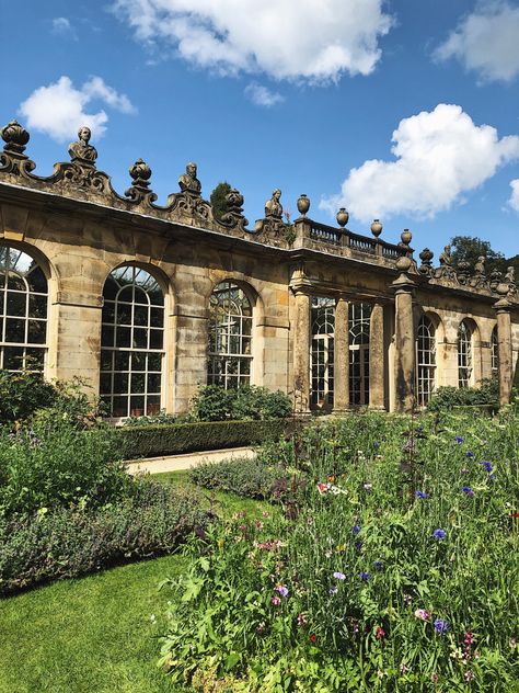 Chatsworth House Gardens, Claire Vibes, Historical Mansions, Europe Living, English Houses, Castles To Visit, Chatsworth House, Classic Building, Dr House