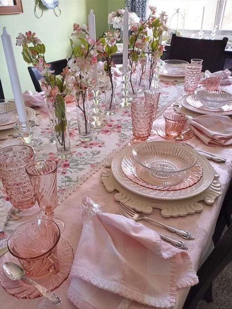 Pink Dining Table, Senior Breakfast, Victorian Birthday, Dinner Table Set Up, Tea Party Table Settings, Pink Table Settings, Pink Tablescape, Fancy Napkin Folding, Pretty Table Settings