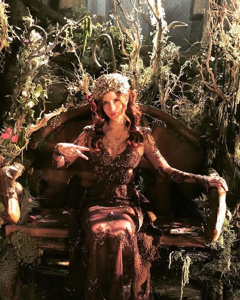 Our adult Seelie Queen @ksuemurray #shadowhunter #shadowhunterstv #shadowhunters #saveshadowhunters #pickupshadowhunters… Seelie Queen, Ian Somerhalder Photoshoot, Shadowhunters Tv Series, Shadowhunters Season 3, Shadowhunters Cast, Popular Book Series, Post Apocalyptic Fashion, Forest Witch, Isabelle Lightwood