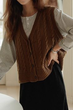 Woman Boots, Streetwear Jackets, Korean Clothing, Outfit Winter, Vest Outfits, Shoes Woman, Inspiration Mode, Mode Inspiration, Fall Winter Outfits