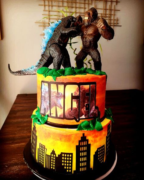 Godzilla vs Kong cake King Kong Birthday Party Ideas, Godzilla Kong Birthday Party, King Kong Cake Ideas, Godzilla Birthday Party Food, King Kong Party Ideas, Godzilla Vs Kong Party Ideas, Godzilla King Kong Birthday Party, Godzilla King Kong Cake, King Kong And Godzilla Cake