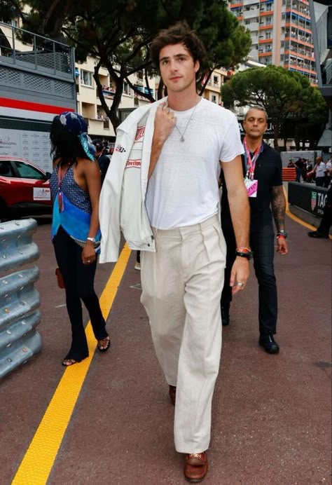 Italian Aesthetic Fashion Men, Aesthetic Date Outfit Men, Male Style Icons, Men’s Dinner Outfit, Jacob Elordi Street Style, Jacob Elordi Style, Italian Aesthetic Outfit, Jacob Elordi Outfits, Italian Aesthetic Fashion