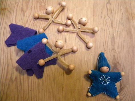 10 Waldorf inspired winter crafts Waldorf Christmas, Wooden Peg Dolls, Waldorf Crafts, Learn Crafts, Winter Crafts For Kids, Peg Doll, Winter Crafts, Peg Dolls, Felt Christmas