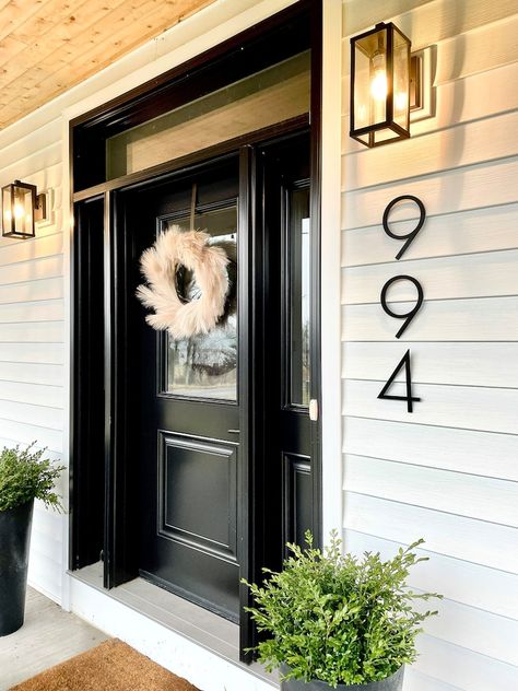 Modern Metal House, Black Modern House, Front Door Numbers, Large House Numbers, Aluminum House, Art Deco House, Numbers Art, Modern House Numbers Sign, Number Ideas