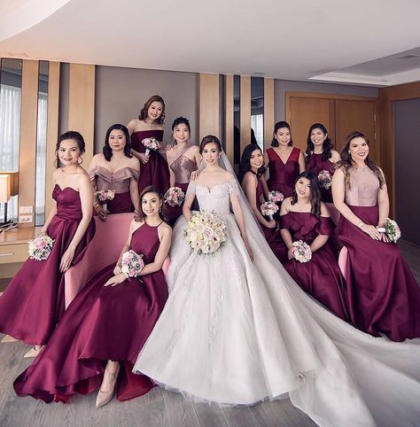 Bridesmaid Dress Maroon, Bridesmaid Burgundy Dresses, Entourage Photoshoot Ideas, Bridesmaid Maroon, Bridesmaid Photoshoot Ideas, Entourage Flowers, Magenta Bridesmaid Dresses, Bridesmaid Dress Ideas, Maroon Bridesmaid