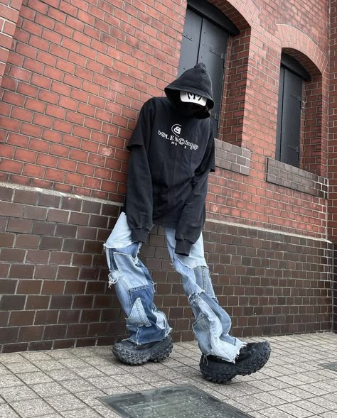 Balenciaga Defender Outfit Men, Balenciaga Defender Outfit, Balenciaga Defender, Balenciaga Cap, Balenciaga Outfit, Skate Fits, Streetwear Inspo, Aesthetic Outfits Men, All Black Fashion