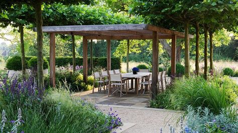 Small garden design ideas - how to convert your little outdoor space into relaxing oasis using this simple and inexpensive tricks. Description from pinterest.com. I searched for this on bing.com/images Ombra Pergola, Backyard Garden Landscape, Garden Paving, Have Inspiration, Pergola Patio, Pergola Shade, Garden Structures, Garden Cottage, Outdoor Dining Area