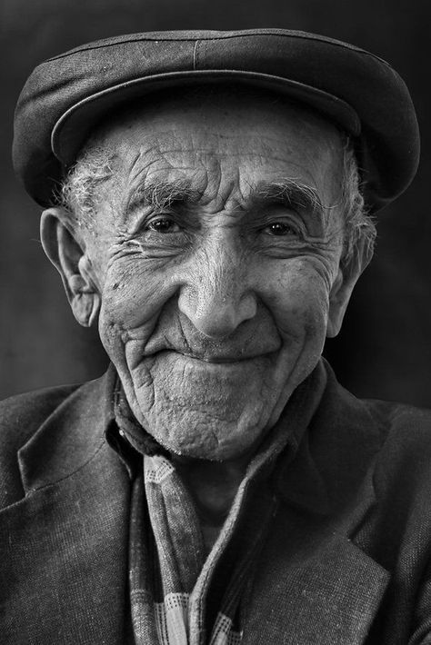 Black And White Photography Portraits, Old Man Portrait, Shiny Happy People, Black And White Face, Old Portraits, Old Faces, Man Photography, Face Photography, Russia City