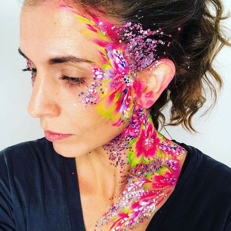 How to recreate this beautiful flower festival face paint design at home Flower Face Paint Ideas, Flower Face Paint, Festival Face Paint, Festival Paint, Face Paint Ideas, Paints And Brushes, Festival Make Up, Festival Face, Pride Makeup