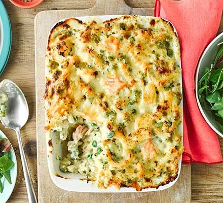 Fish pie mac ’n’ cheese Salmon Pasta Bake, Smoked Haddock, Fish Pie, Baked Pasta Recipes, Salmon Pasta, Potato Gratin, Easy Salmon, Bbc Good Food Recipes, Pasta Bake