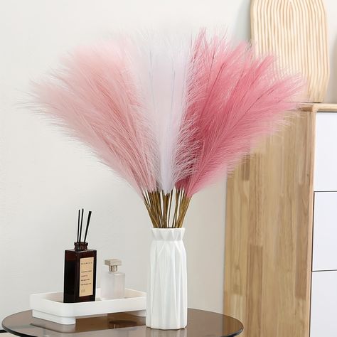 Gold Interior Decor, Pampas Grass Home Decor, Wedding Bouquet Arrangements, Flower Arrangement Wedding, Pink Pampas, Pink Pampas Grass, Diy Photography Props, Wedding Vase Centerpieces, Pampas Grass Decor