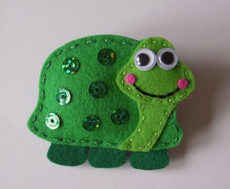 Felt Turtle, Turtle Crafts, Felt Finger Puppets, Felt Crafts Patterns, Felt Animal, Felt Quiet Books, Felt Patterns, Sewing Projects For Kids, Felt Brooch