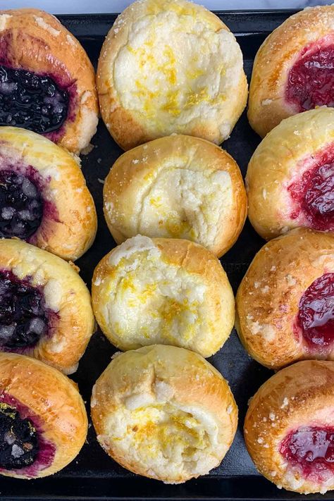 Kolache Dough Recipe, Kolache Recipe Czech, Kolache Cookie Recipe, Classic Pastries, Homemade Kolaches, Kolache Recipe, Czech Recipes, Sweet Rolls, Blueberry Recipes