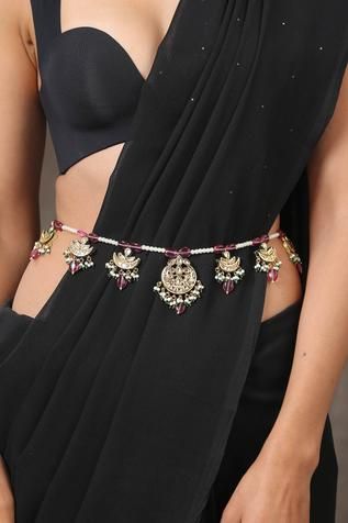 Saree With Kamar Band, Lehenga Skirts, Woman In Love, Banarsi Saree, Stone Necklace Set, Traditional Indian Jewellery, Pink Stones, Lehenga Skirt, Bangles Indian