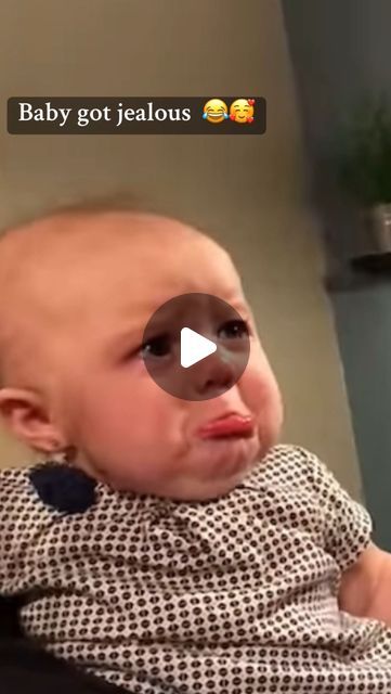 Babies Laughing Video, Funny Baby Videos Hilarious Kids, Newborn Baby Videos, Funny Little Kids, Funny Kids Pictures, Baby Crying Face, Baby Videos Cute, Baby Laughing Video, Funny Babies Laughing