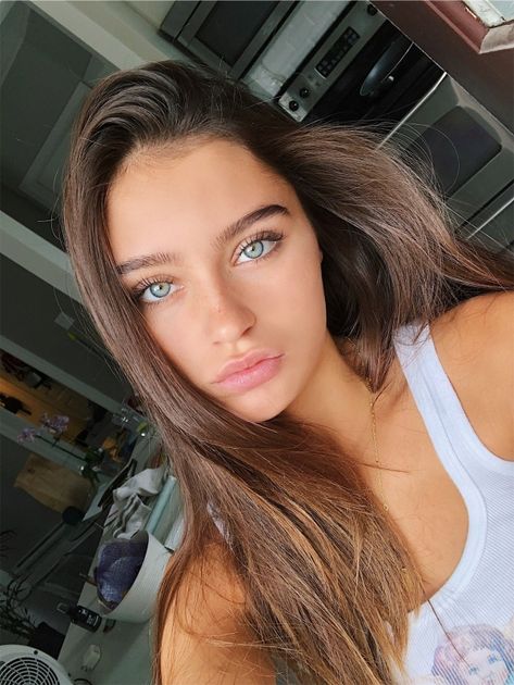 VSCO - sophiknight Sophi Knight, Emmett Cullen, Brunette Blue Eyes, Brunette Hair, Beauty Trends, Beautiful Eyes, Dark Hair, Woman Face, Blue Eyes