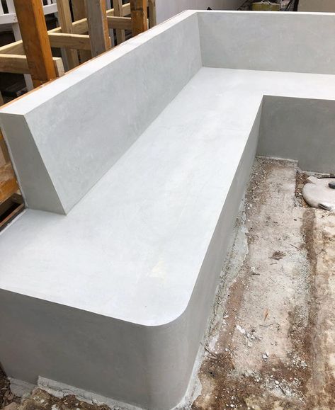 Concrete Seating Indoor, Concrete Garden Ideas, Diy Concrete Bench, Concrete Couch, Courtyard Renovation, Concrete Bench Outdoor, Concrete Sofa, Concrete Furniture Design, Concrete Seating