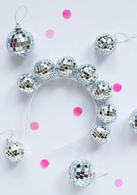 Festa Rock Roll, Diy Disco Ball, Disco Decor, Disco Birthday Party, Disco Decorations, Disco Party Decorations, Disco Theme, Diy Crown, Nye Party