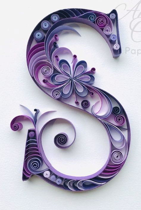 Quilling Ideas Letters, Quilling Letters Alphabet, Quilling Ideas Unique, Birthday Cake Illustration, Diy Quilling Crafts, Quilling Letters, Arte Quilling, Paper Quilling For Beginners, Quill And Ink