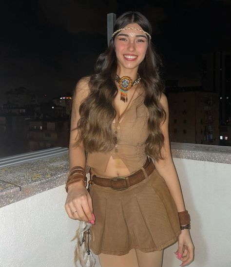 Halloween Costumes Pocahontas, Pocohantas Costume Women, Pocahontas Outfit Ideas, Pocohantas Costume, Halloween Costumes Female, Pocahontas Halloween Costume, Pocahontas Halloween, Pocahontas Cosplay, Indiana Jones Costume