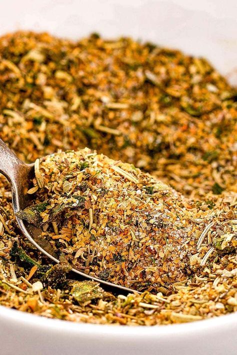 Souvlaki Spice Blend, Souvlaki Seasoning Recipe, Greek Seasoning Blend, Greek Seasoning Recipe, Cavenders Greek Seasoning, Souvlaki Marinade, Greek Spices, Souvlaki Recipe, Novice Chef