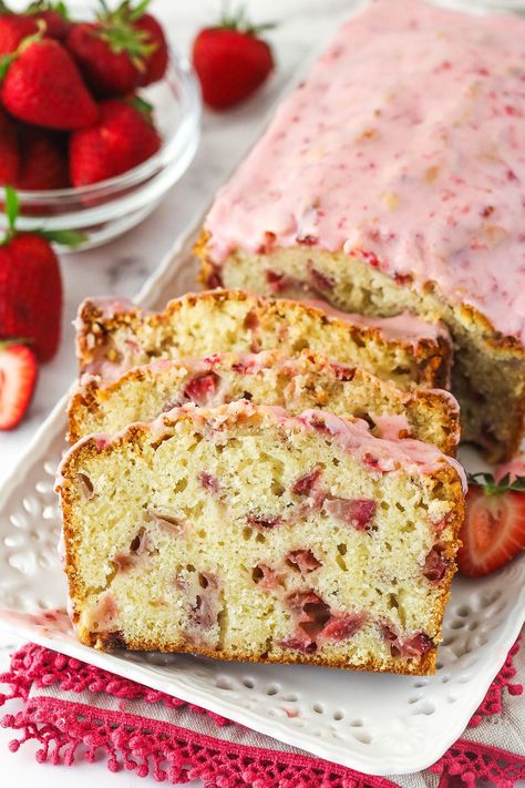 Rum Pound Cake, Strawberry Bread Recipes, Moist Bread, Moist Pound Cake, Fruit Ideas, Strawberry Bread, Bread Soft, Strawberry Glaze, Drink Inspiration