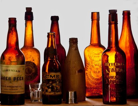 Old beer bottles Cheap Beer, Beer Cup, Lager Beer, Alcohol Bottles, Draft Beer, Beer Bottles, Vintage Bottles, Vintage Beer, Beer Glass