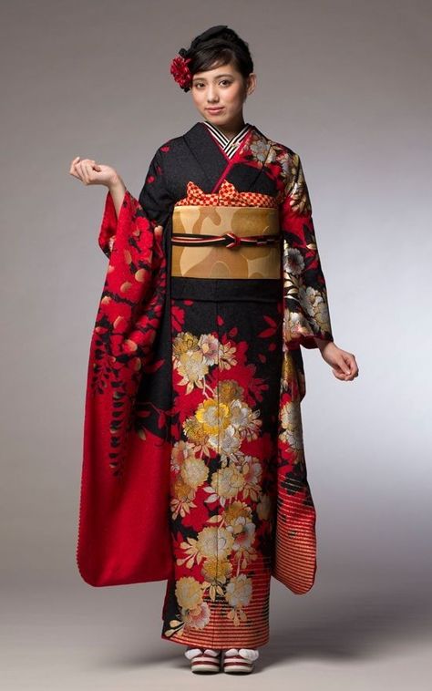 Outfits Japanese, Japanese Wedding Dress, Asian Traditional Clothes, Kimono Traditional, Japanese Yukata, Modern Kimono, Red Kimono, Japanese Wedding, Japanese Dress