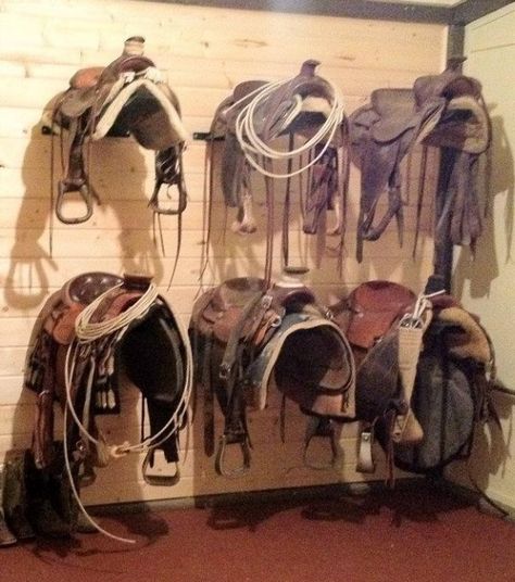 Western Ranch Home Decor, Horse Blankets Storage, Horse Feed Room, Simple Horse Barns, Horse Barn Decor, Tack Room Organization, Horse Tack Rooms, English Saddles, Horse Farm Ideas