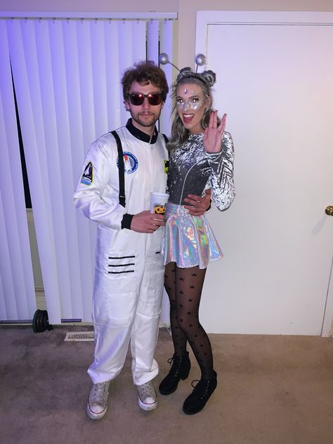 Astronaut And Alien Costume Couples, Alien Couple Costume, Mens Alien Costume, Diy Astronaut Costume, Best Couple Halloween Costumes, Tooth Halloween Costume, Alien Couple, Alien Halloween Makeup, Maleficent Halloween Costume