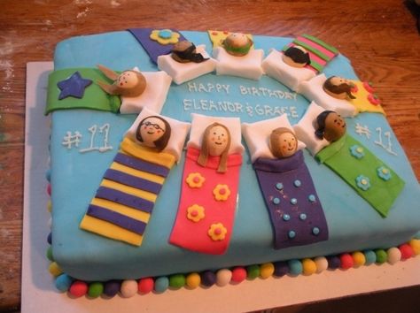 Sleep-over birthday cake Slumber Party Cake, Sleepover Cake, Slumber Party Birthday, Girls Slumber Party, Pyjamas Party, Pijama Party, Sleepover Birthday Parties, Cake Chocolat, 9th Birthday Parties