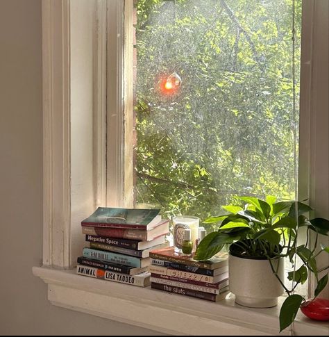 Cute Bedrooms, Cmbyn Summer, Sophie Core, Charlie Core, Summer Room Ideas, University Room, Aesthetic Window, Window Sill Decor, Summer Room