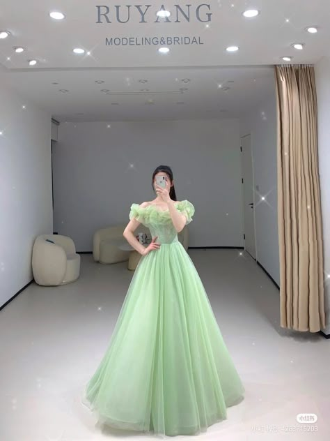 School Ball Dresses, Korean Ball Gown, Green Princess Dress, Gown Aesthetic, Farewell Dresses, Gaun Dress, Green Ball Gown, Wedding Frocks, Pretty Quinceanera Dresses