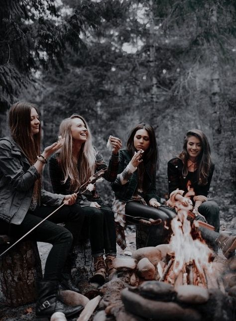 Addicted Series, Best Friends Aesthetic, Friendship Love, Bff Goals, Friend Goals, Sirius Black, Best Friend Goals, Friendship Goals, Friend Photoshoot