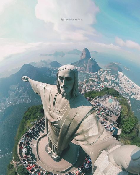 Rio de Janeiro #RioiLove ♥️ | Uma selfie de respeito! ❤️ #RioiLove #CristoRedentor Arte incrível do @jyo_john_mulloor. 📍Cristo Redentor… | Instagram 7 World Wonders, Famous Statues, Brazil Art, Cristiano Jr, Cute Football Players, Jesus Statue, Assalamualaikum Image, Christ The Redeemer, Christ The King