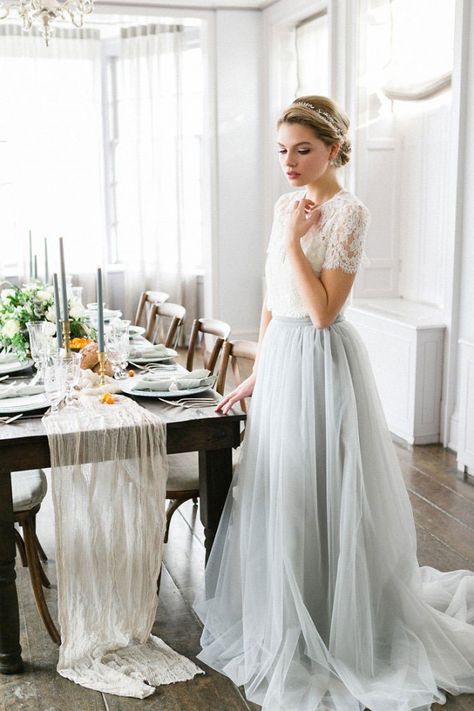 Ethereal+Old+World+Elegance+Inspiration+Shoot Wedding Dress Winter, Sukienki Maksi, Short Sleeve Prom Dresses, Tule Rok, Moda Chanel, Skirt Tulle, Tutu Skirts, Bridal Skirts, Strapless Prom Dresses