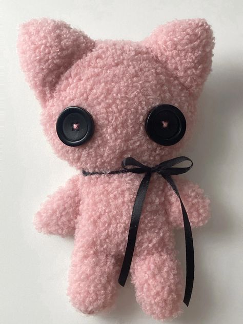 Plushies Diy, Cute Sewing Projects, Handmade Plushies, Diy Socks, Plushie Patterns, Sewing Stuffed Animals, Pink Crochet, Diy Crafts To Do, Plush Pattern