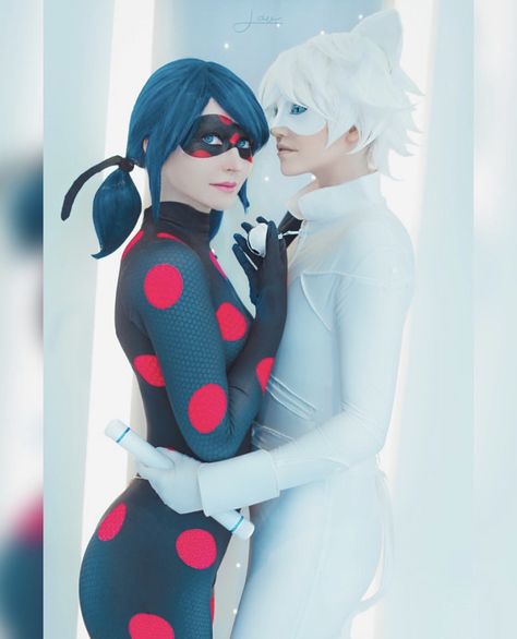 Marinette Costume, Miraculous Cosplay, Miraculous Ladybug Cosplay, Ladybug Cosplay, Ladybug Outfits, Group Cosplay, Power Rangers Cosplay, Miraculous Ladybug Kiss, Adrian And Marinette