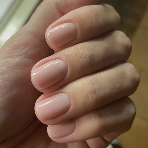 Natural Nails Manicure, Subtle Nails, Pretty Gel Nails, Soft Nails, Design Nails, Pink Nail Polish, Pink Nail, Neutral Nails, Minimalist Nails