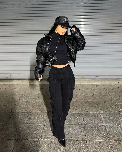 Jenny Lin, Classy Going Out Outfits, Causual Outfits, Streetwear Fashion Women, All Black Outfit, Alternative Outfits, Feminine Outfit, Lookbook Outfits, Winter Fashion Outfits