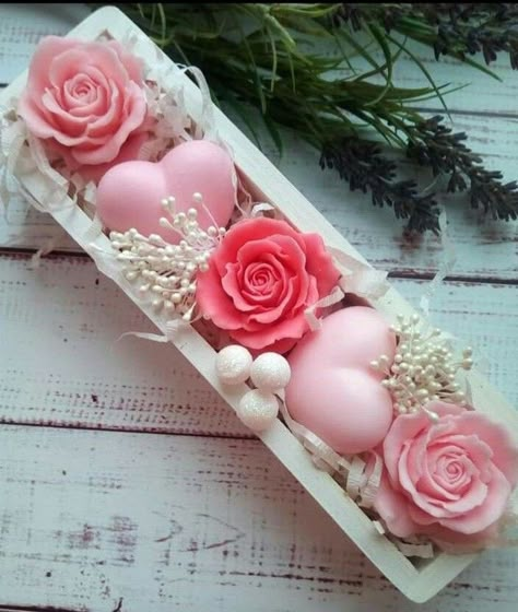 Lilin Aroma, Valentine Soap, Handmade Candles Diy, Flowers At Home, Săpunuri Handmade, Diy Candles Homemade, How To Make Soap, Soap Flowers, Handmade Soap Recipes