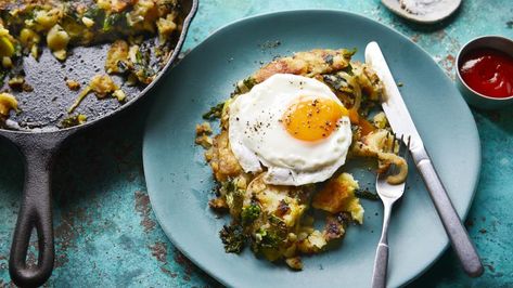 Bubble And Squeak Recipe, Leftover Vegetables, Best Roast Potatoes, Cooked Potatoes, Bubble And Squeak, British Dishes, Hashbrown Recipes, Bbc Food, How To Cook Potatoes