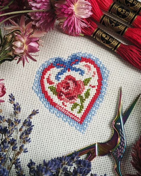 💌❤️‍🔥𝘕𝘦𝘸 𝘱𝘢𝘵𝘵𝘦𝘳𝘯 𝘳𝘦𝘭𝘦𝘢𝘴𝘦❤️‍🔥💌 Inspired by the use of soft powder blues & vivid reds of vintage Victorian valentine cards!! This lil cutie is now available. Stitch it for yourself (because u deserve cute things) or gift it to someone who appreciates how long it takes to stab fabric until something appears!!! 🎉✨ ✨𝘗𝘢𝘵𝘵𝘦𝘳𝘯 𝘢𝘷𝘢𝘪𝘭𝘢𝘣𝘭𝘦 𝘰𝘯 𝘮𝘺 𝘌𝘵𝘴𝘺 𝘴𝘵𝘰𝘳𝘦, 𝘭𝘪𝘯𝘬 𝘪𝘯 𝘣𝘪𝘰✨ Romantic Cross Stitch, Victorian Cross Stitch, Gothic Cross Stitch, Pokemon Cross Stitch Patterns, Heart Cross Stitch Pattern, Heart Cross Stitch, Victorian Valentines, Vintage Cross Stitch Pattern, Gothic Cross