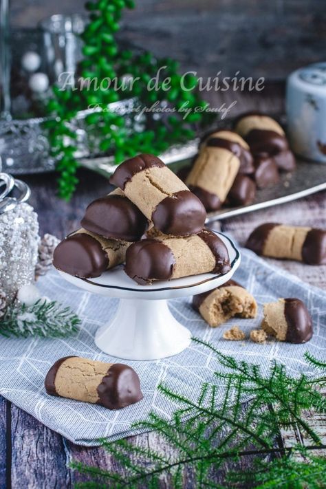 Bûchettes au café et noisettes (bredeles fondants) Xmas Cookies, Food Stall, Best Foods, Street Food, Biscuits, Stuffed Mushrooms, Favorite Recipes, Cafe, Fruit