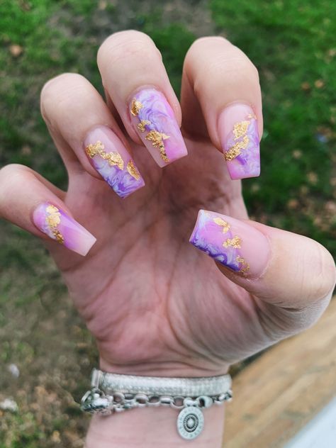 Pink purple marble geode gold foil nails Pink And Foil Nails, Foil Gold Nails, Pink With Foil Nails, Marble Pastel Nails, Cute Marble Nails, Purple And Gold Prom Nails, Pink Purple Ombre Nails, Pastel Marble Nails, Marble Nails With Gold Flakes